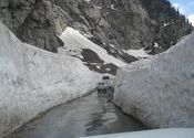 Sonmarg Road on 5th April 2012 by spgupta1975.  Tags: Jammu and Kashmir, Sonamarg, srinagar leh highway, near sonmarg.