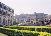 Golconda fort from a distance by Bigzero.  Tags: fort.
