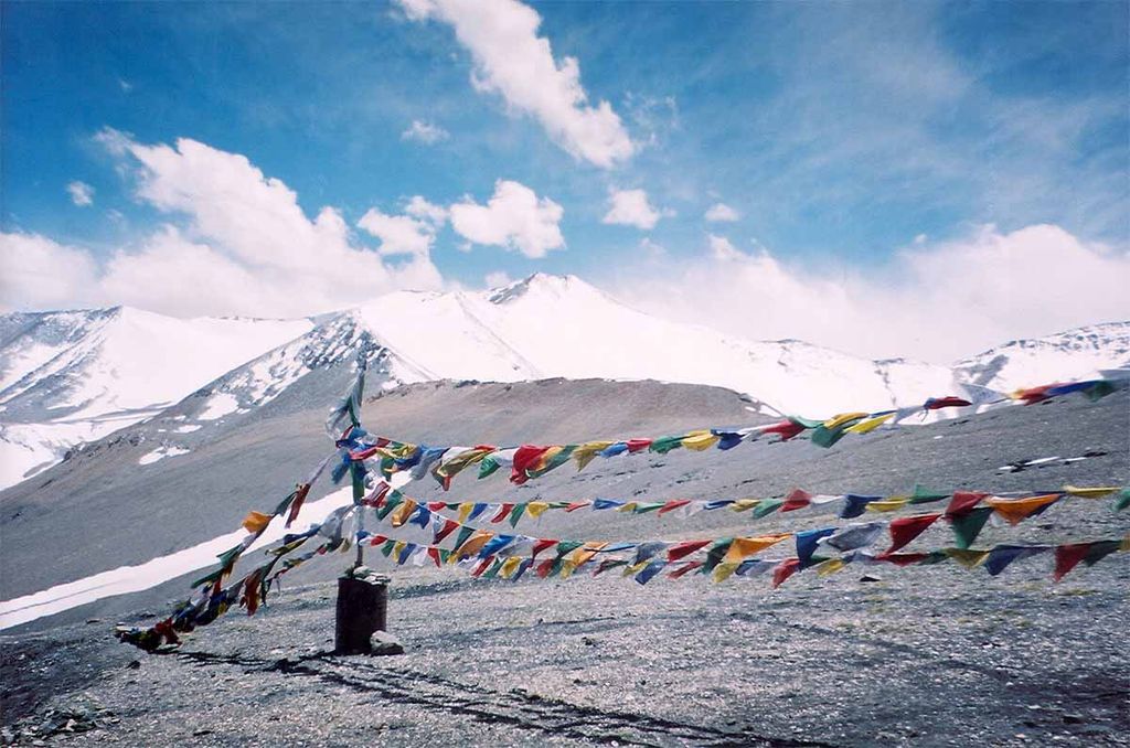 Prayer flags at Taglang-la
