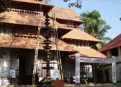 Thrissur Vadakkunnathan temple by vonkla.  Tags: Thrissur, Kerala, temple.