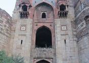 Abandoned Gate - Talaaqi Darwaza - from outside by paramiyer.  Tags: New Delhi, Delhi.