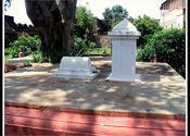 Tombs by aarosh.  Tags: Uttar Pradesh, Jhansi.