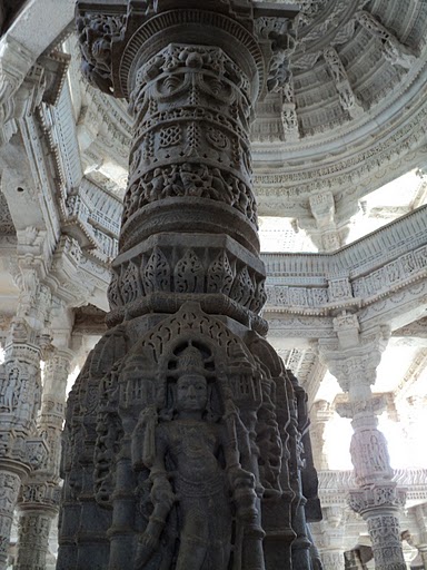 One of the many columns in Ranakpur One of the many columns in Ranakpur