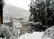Manali town by akashsach.  Tags: Himachal Pradesh, Manali.
