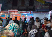 People at Sarafa by Prakaant.  Tags: Madhya Pradesh, Indore, sarafa.