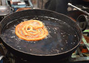 Jalebi in making by Prakaant.  Tags: Madhya Pradesh, Indore, sarafa.