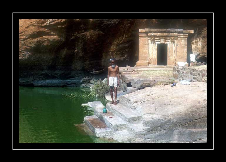 Peaceful atmosphere in Badami Peaceful atmosphere in Badami