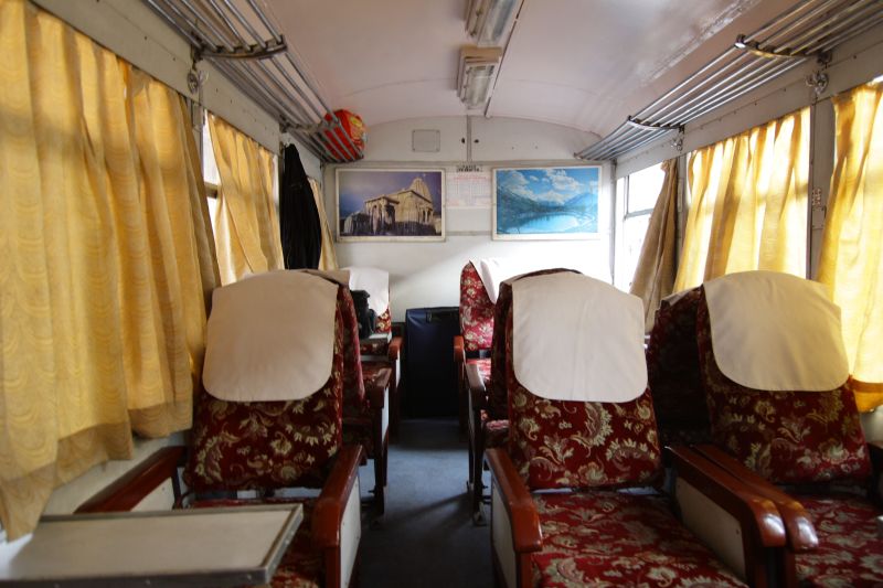 At Kalka, does the Motor Rail Car wait for the Howrah-Kalka Mail to