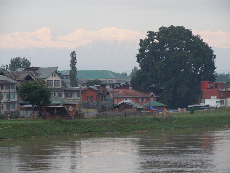 Kashmir Train ride May 29 2010 066.jpg