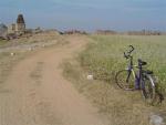 hampi-everything-you-want-to-know-dirt-road-with-bicycle.jpg