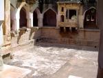 hampi-everything-you-want-to-know-q-s-bath-inside.jpg