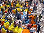 kolkata-puri-trip-kolkata-portion-garland-sellers-near-hooghl.jpg