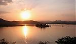 is-lake-pichola-dry-in-udaipur-sunset-in-lake-pichola-red..jpg