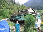 living-in-a-quiet-town-near-manali-india-05-100.jpg