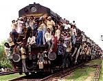 how-dangerous-are-indian-trains-overloaded_train_hanging_india.jpg