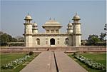the-lesser-known-tajs-itmad-ud-daulah-s-tomb.jpg
