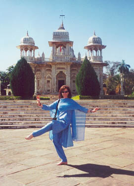 1017 dancing girl at shivpuri.jpg