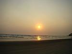 houseboats-in-northern-kerala-sunset-in-drive_in-beach.jpg
