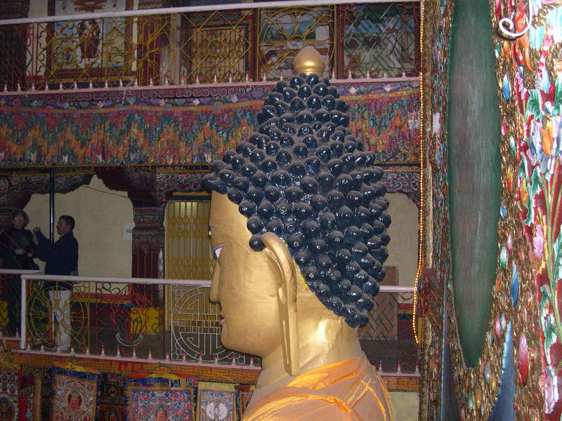 Piano superiore, faccia a faccia con Buddha.jpg