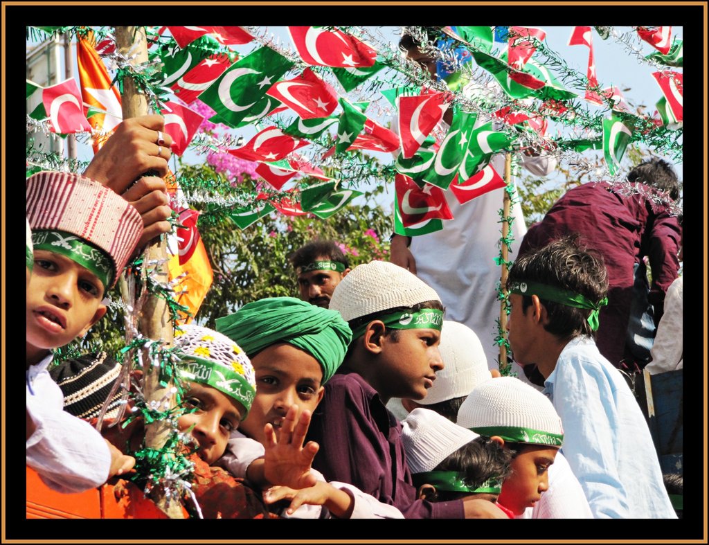 KIDS CELEBRATING EID FESTIVAL IN MUMBAI - India Travel 