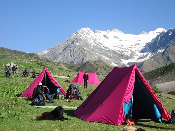 Camping at Ranikanda Meadows, Lamkhaga pass trel